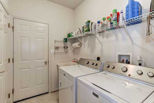 13525 Ryton Ridge Ln, Gainesville, VA - Laundry Room